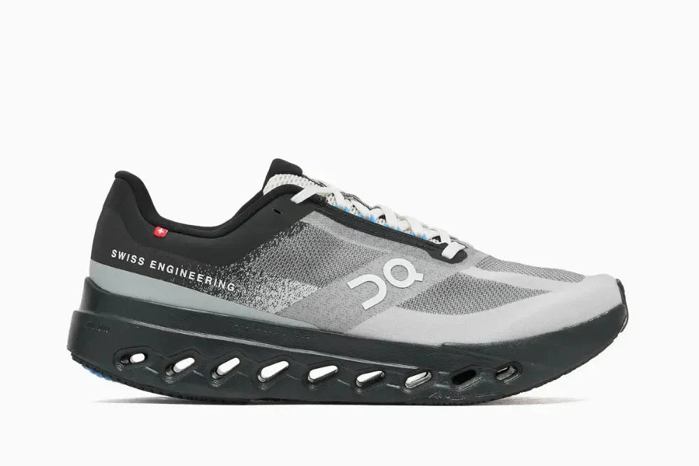 Tênis On Running Cloudsurfer Next Lumos Black Beige vista lateral