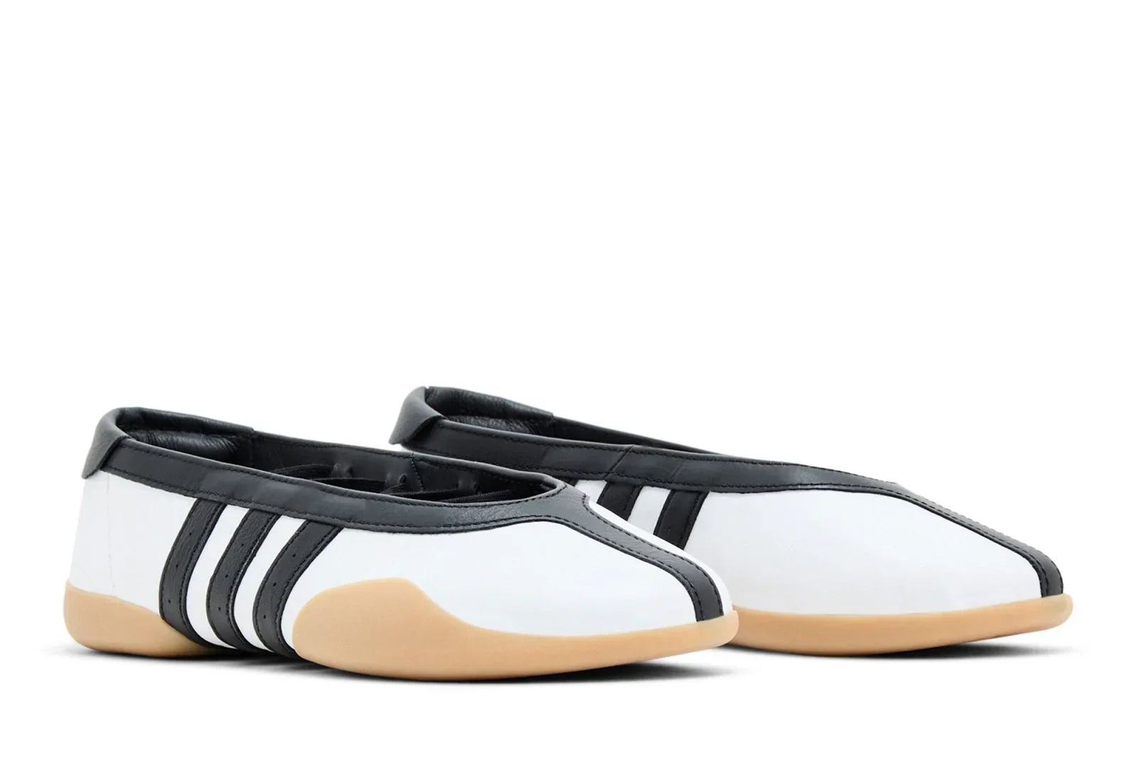 Tênis Adidas Taekwondo Mei Ballet Branco e Preto detalhe do material