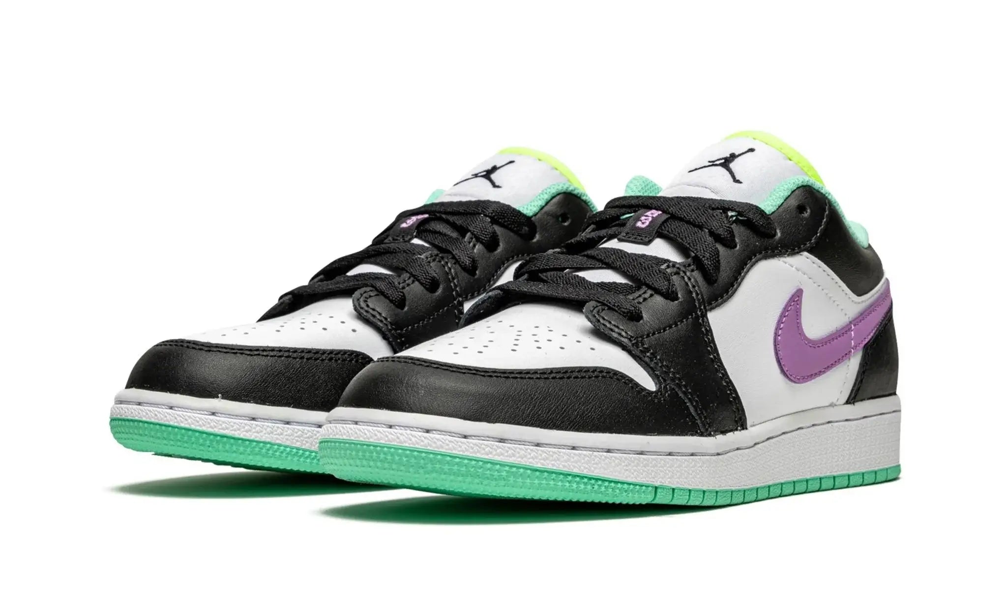 Tênis Air Jordan 1 Low Feminino "Black White Purple" Colorido - 553560-151