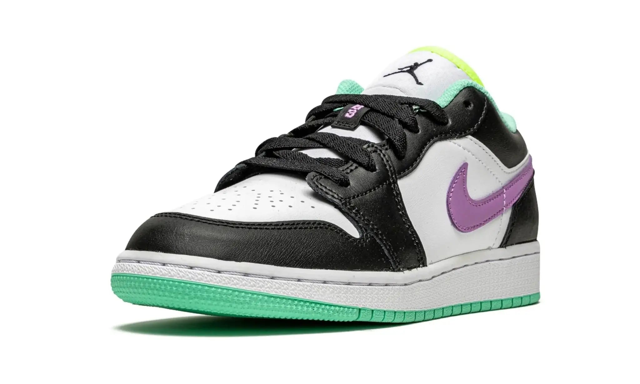 Tênis Air Jordan 1 Low Feminino "Black White Purple" Colorido - 553560-151