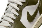 Tênis Air Jordan 1 Low Medium Olive Verde detalhe frontal