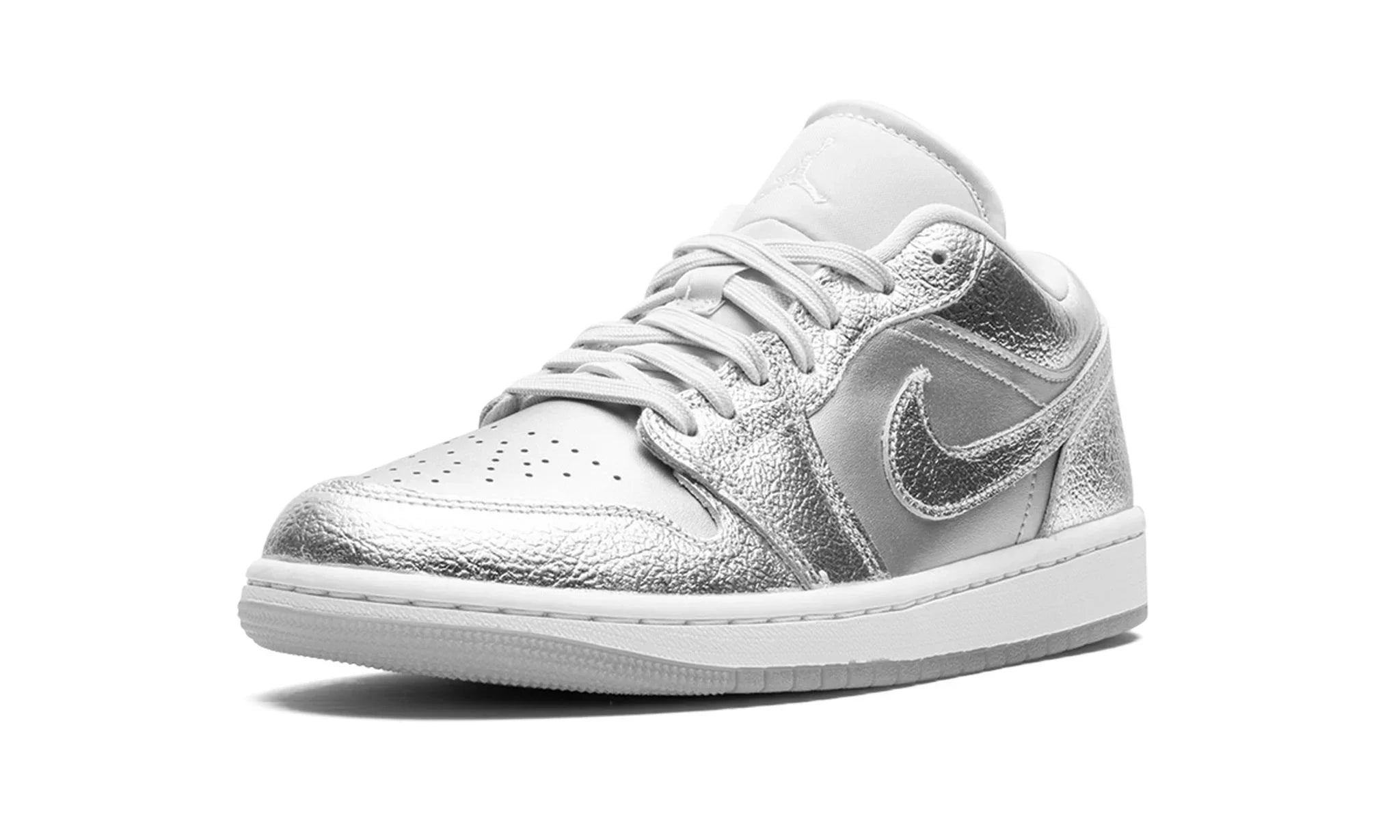 Tênis Air Jordan 1 Low Feminino "Metallic Silver" Cinza - FN5030-001