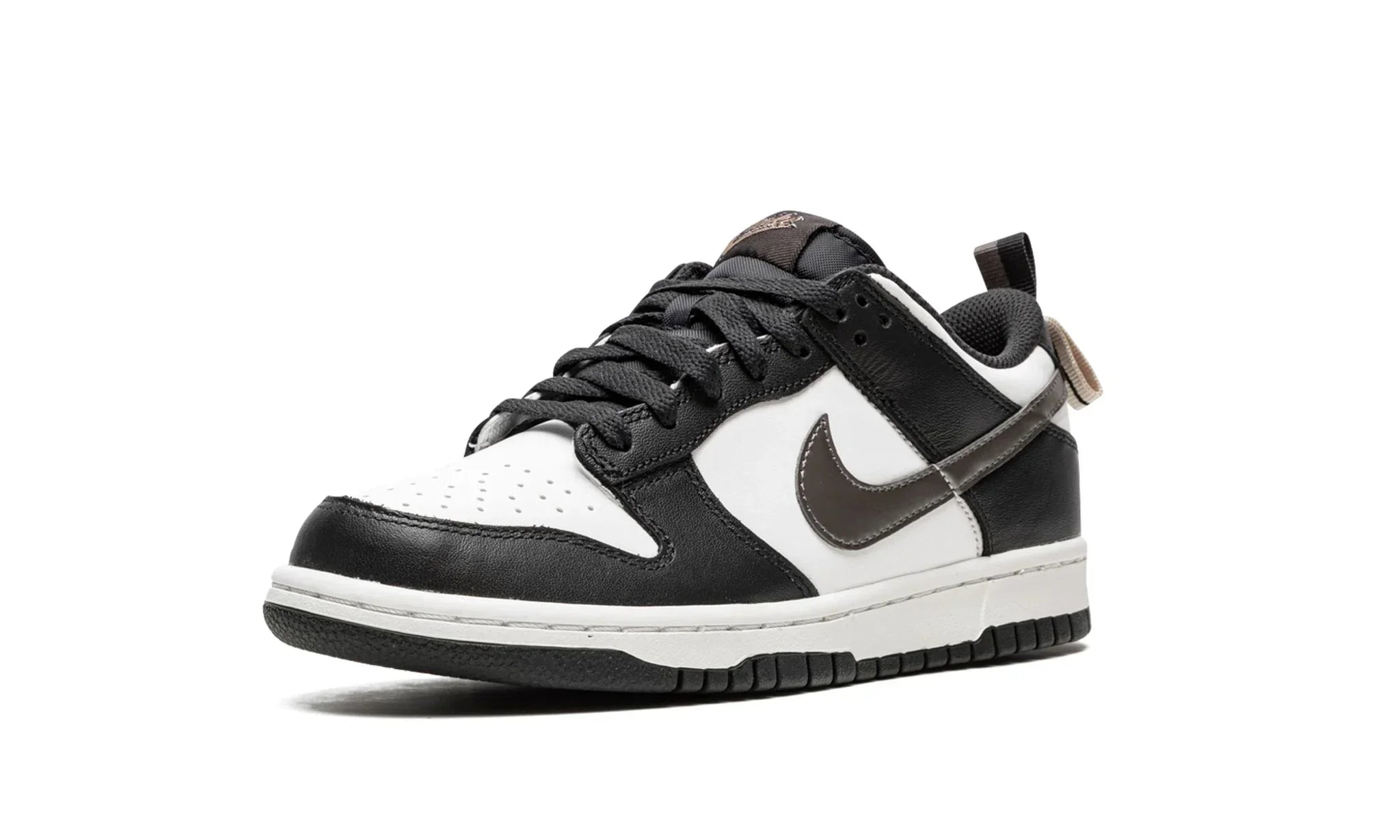 Tênis Nike Dunk Low Feminino "Black White Metallic" - DH9764-001