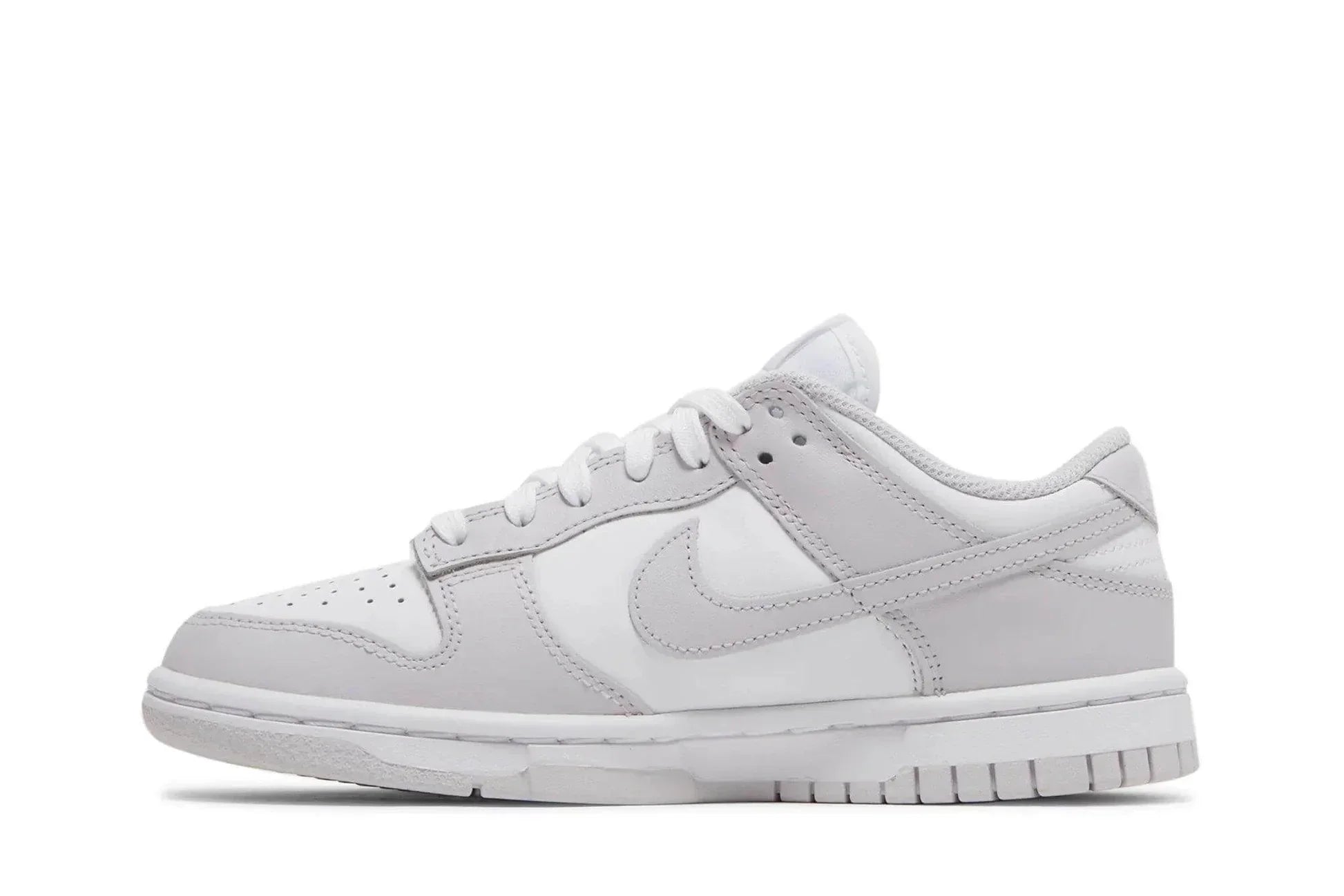 Tênis Nike Dunk Low Light Violet vista traseira