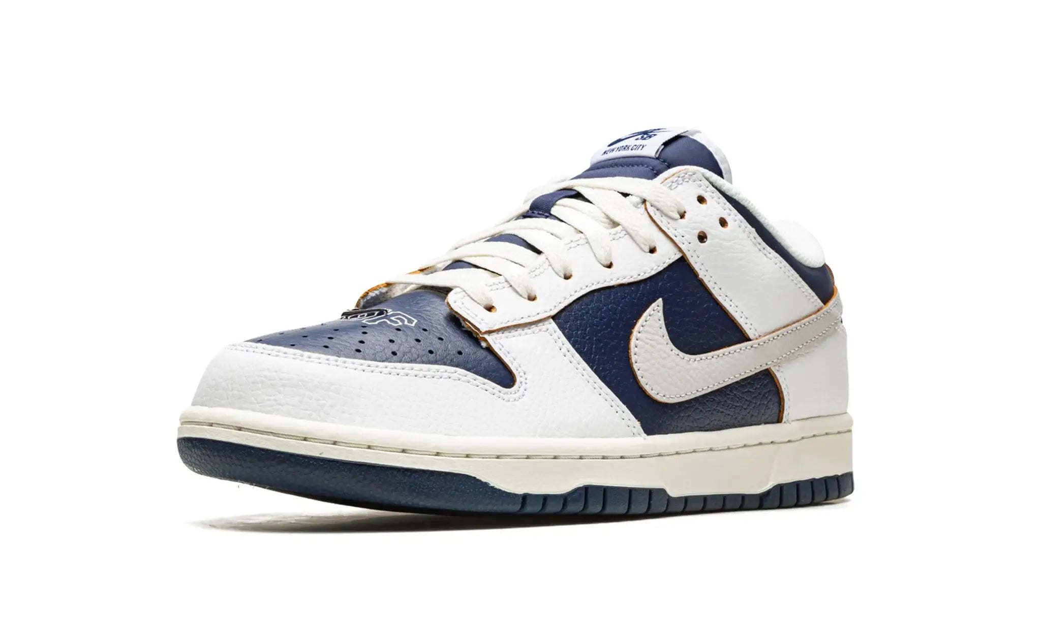 Tênis Nike Dunk Low SB x HUF "New York" Branco / Azul - FD8775-100