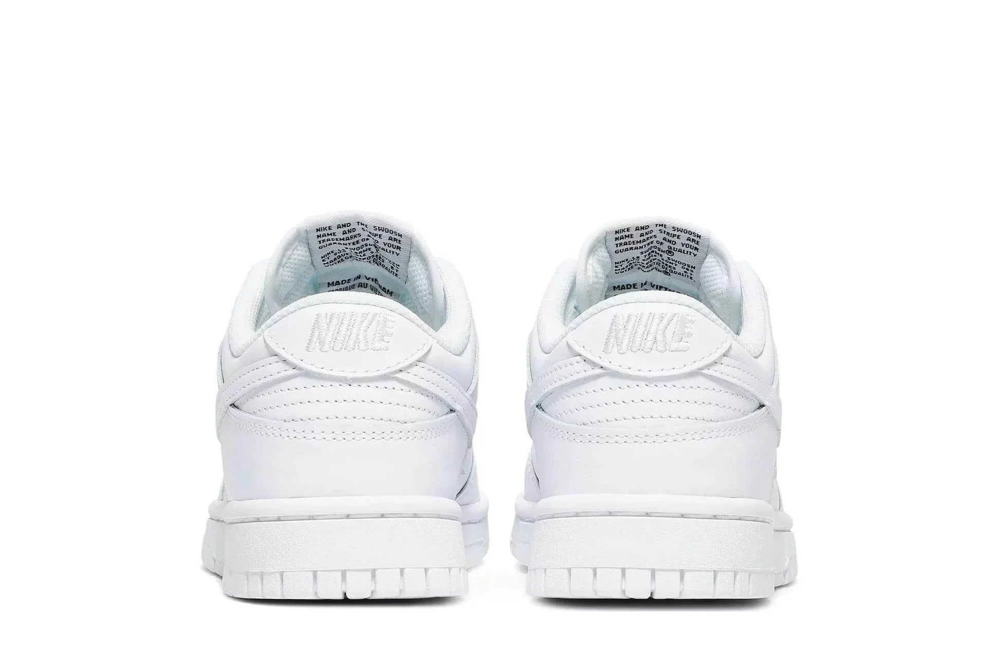 Tênis Nike Dunk Low Triple White detalhe do solado