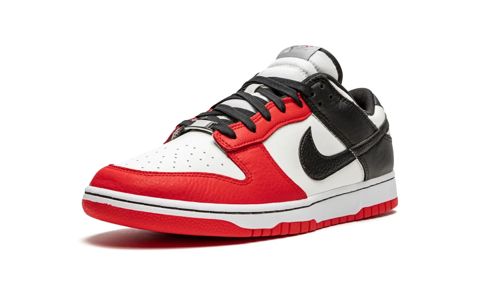 Tênis Nike Dunk Low x NBA "Chicago" Vermelho / Preto - DD3363-100