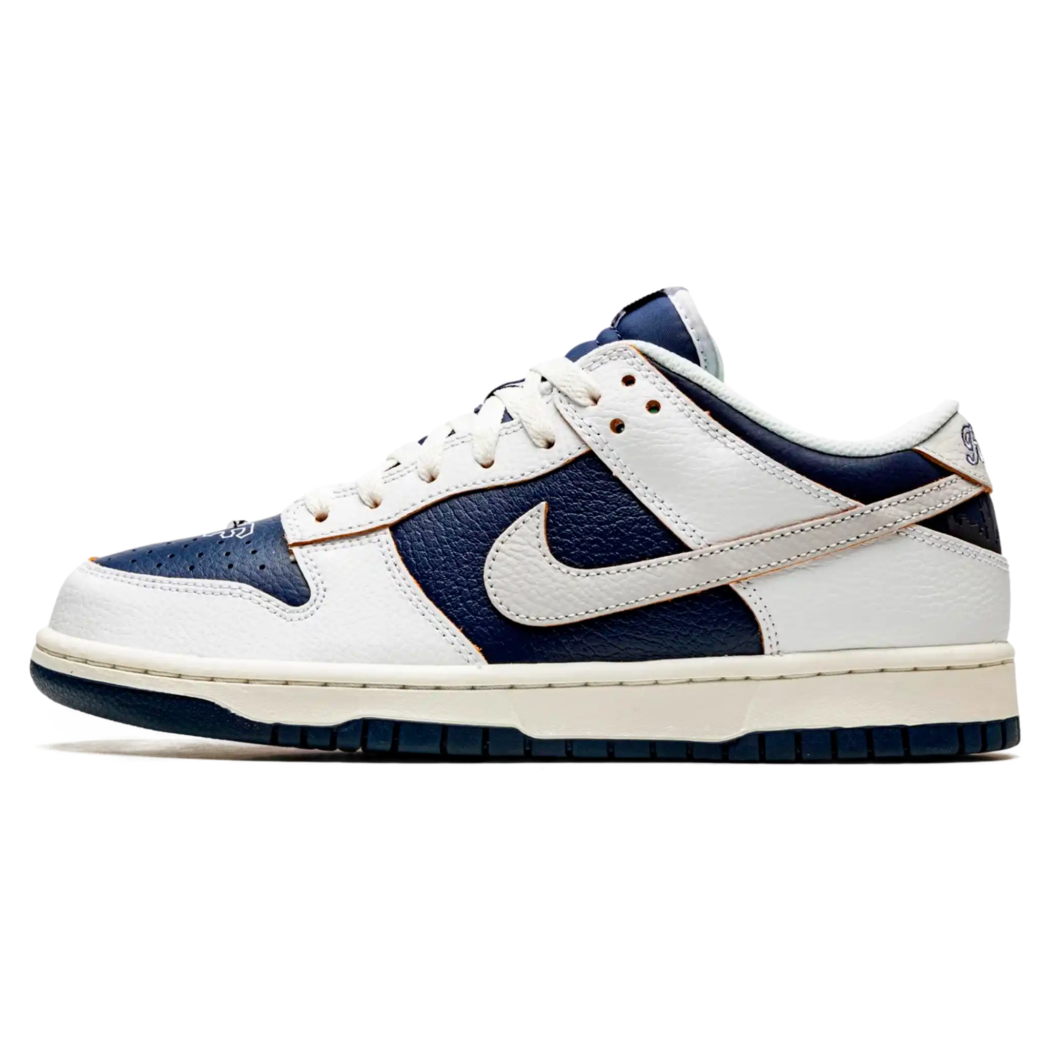 Tênis Nike Dunk Low SB x HUF "New York" Branco / Azul - FD8775-100
