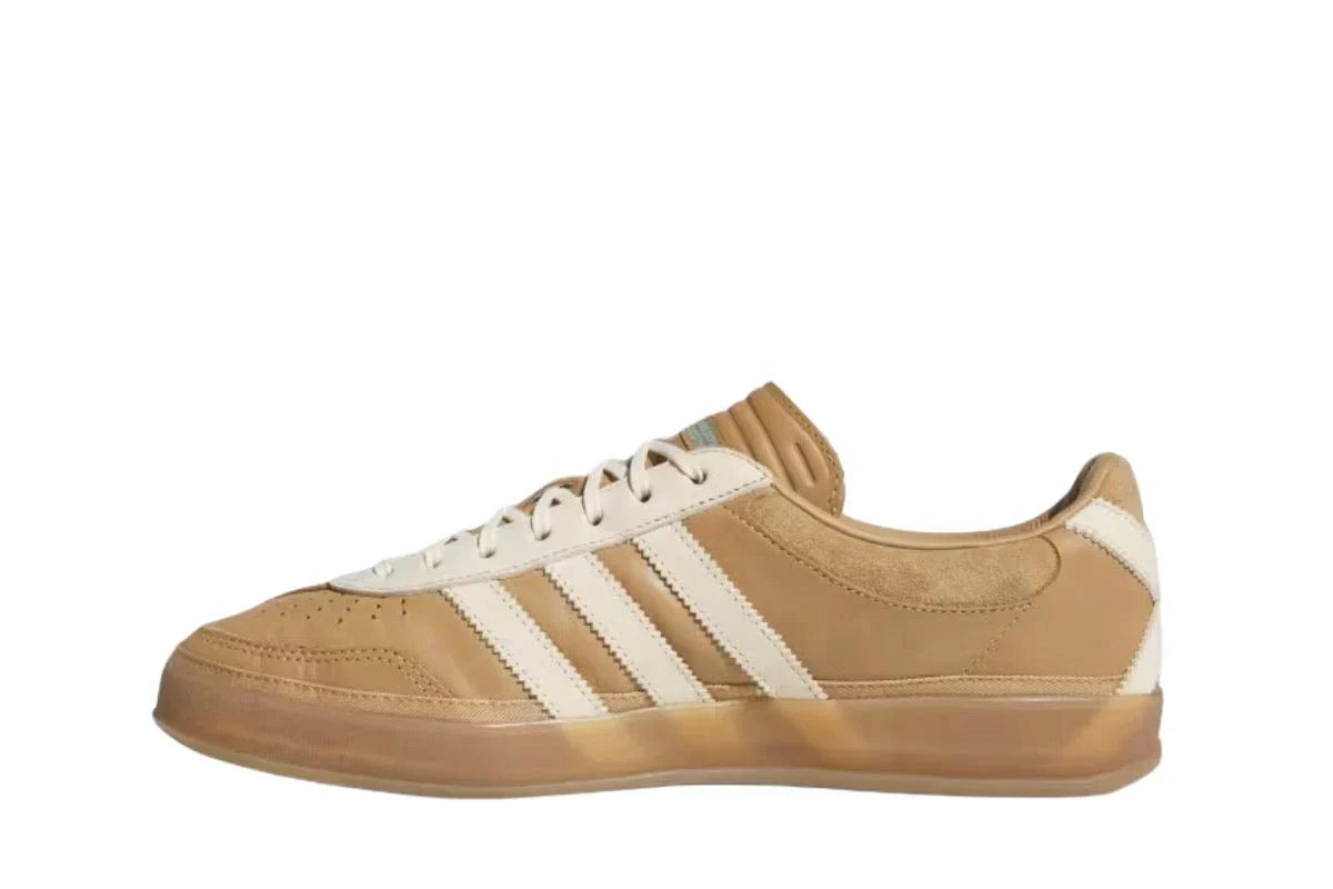 Tênis Adidas Bad Bunny Gazelle Indoor x Messi Cardboard Marrom detalhe do solado
