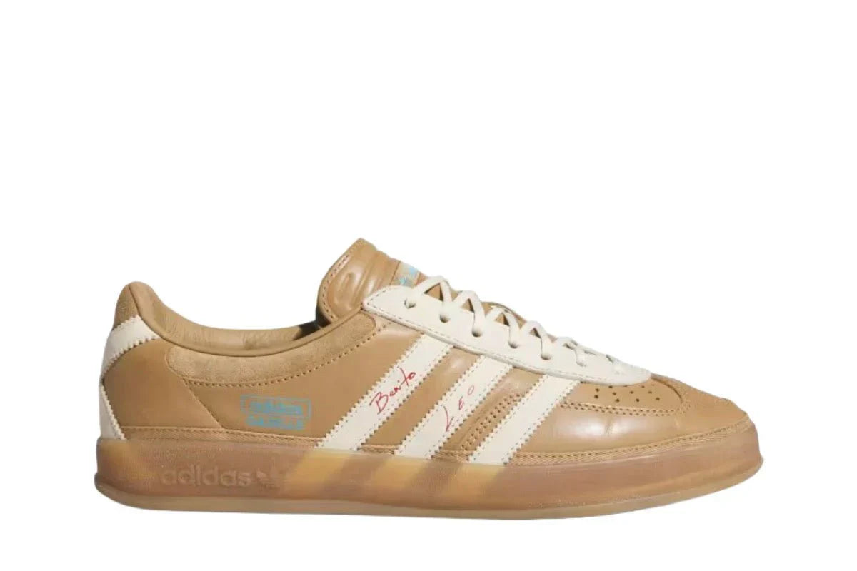 Tênis Adidas Bad Bunny Gazelle Indoor x Messi Cardboard Marrom vista lateral