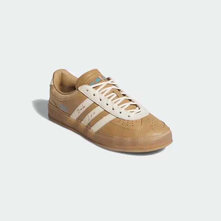 Tênis Adidas Bad Bunny Gazelle Indoor x Messi Cardboard Marrom detalhe do material