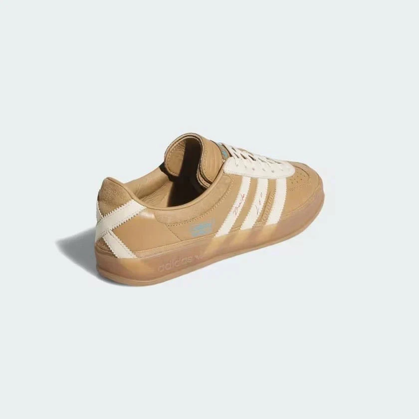Tênis Adidas Bad Bunny Gazelle Indoor x Messi Cardboard Marrom detalhe do produto
