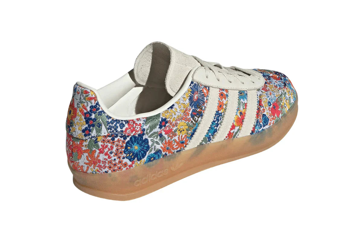 Tênis Adidas Gazelle Indoor Liberty London Floral Embroidery Multi-Color detalhe do solado