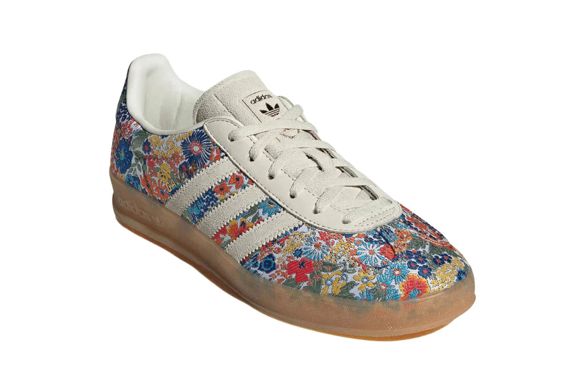 Tênis Adidas Gazelle Indoor Liberty London Floral Embroidery Multi-Color detalhe lateral