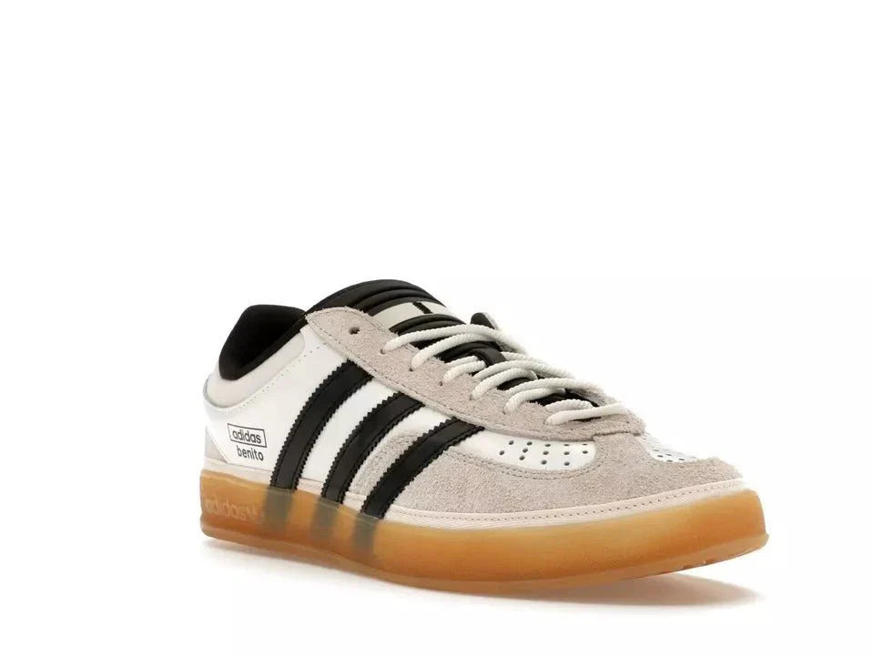Tênis Adidas Gazelle x Bad Bunny Core White Bege detalhe do solado