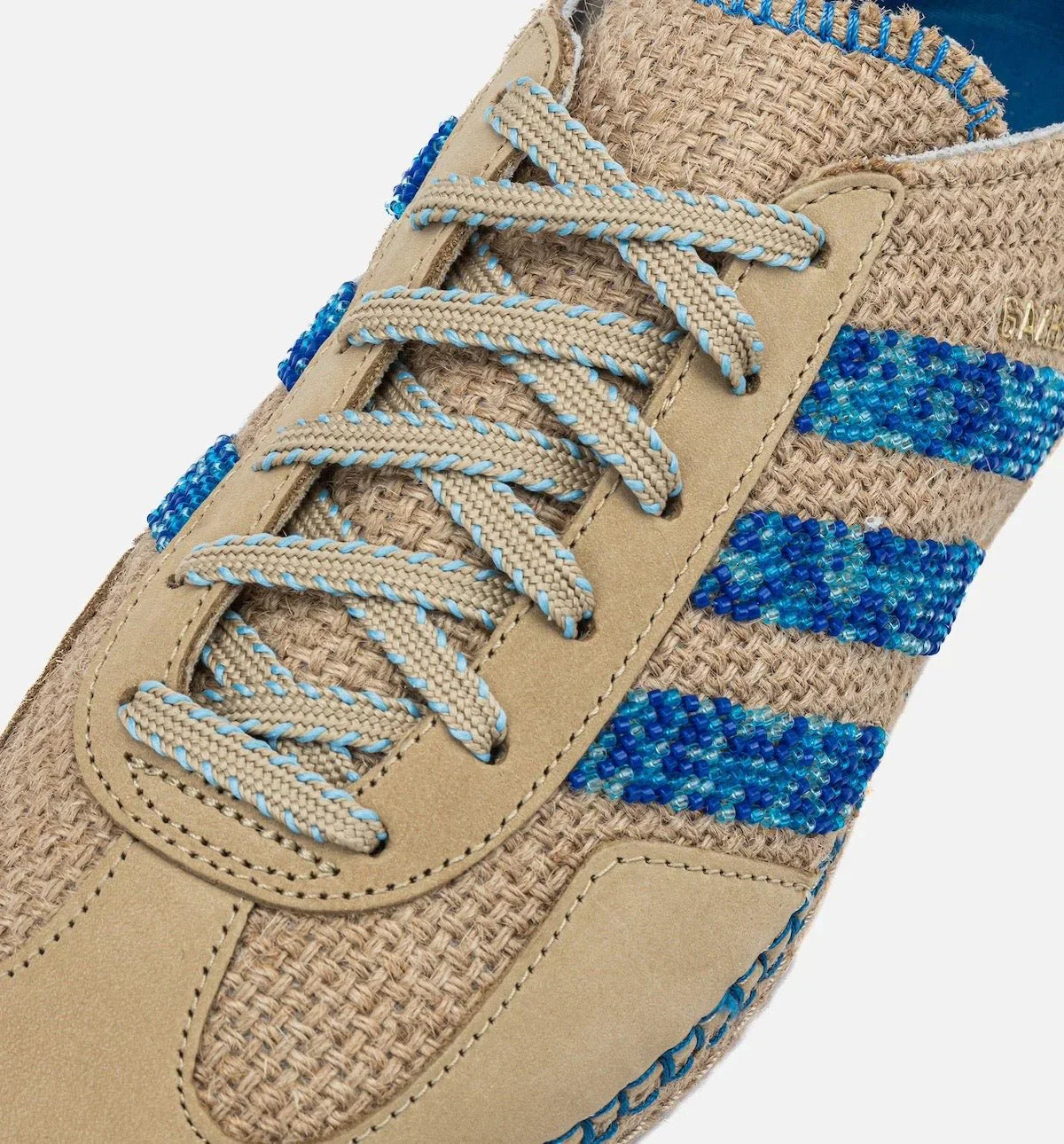 Tênis Adidas Gazelle x CLOT Linen Khaki Light Blue Marrom detalhe do material