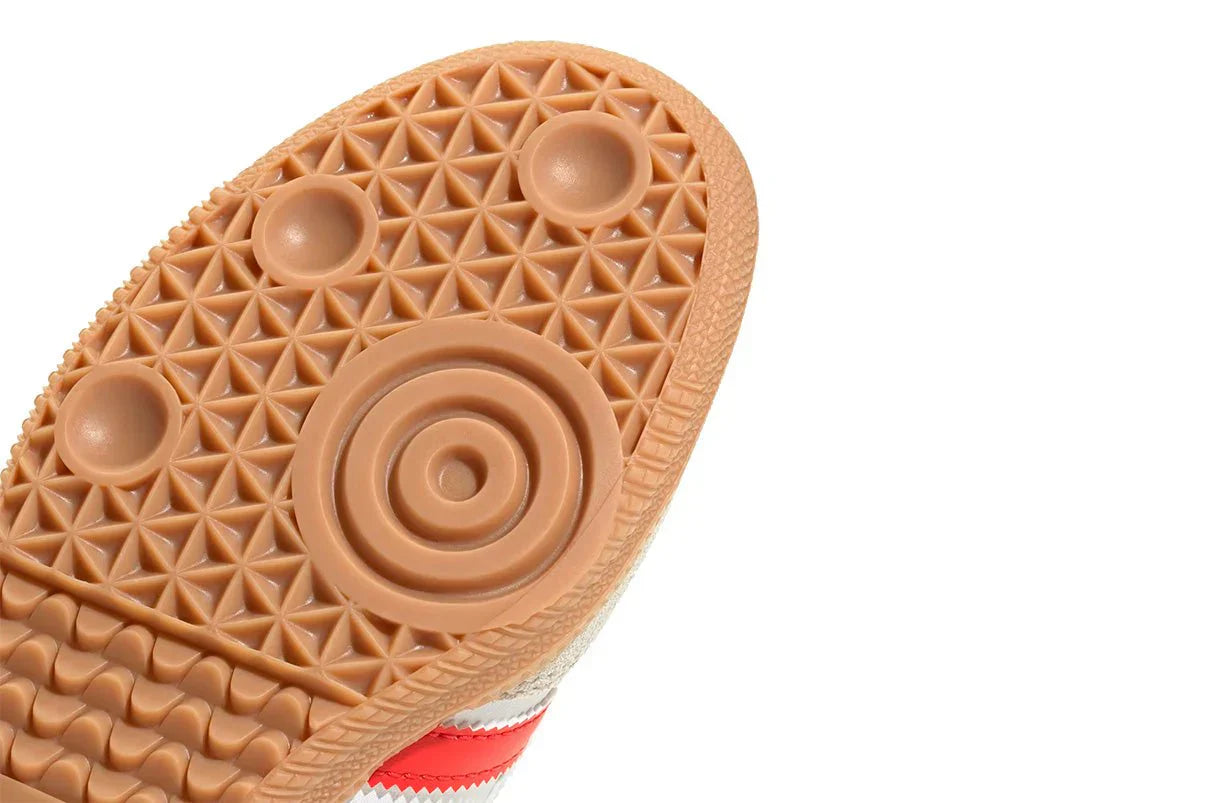 Tênis Adidas Samba Jane White Red Gum Branco detalhe do solado