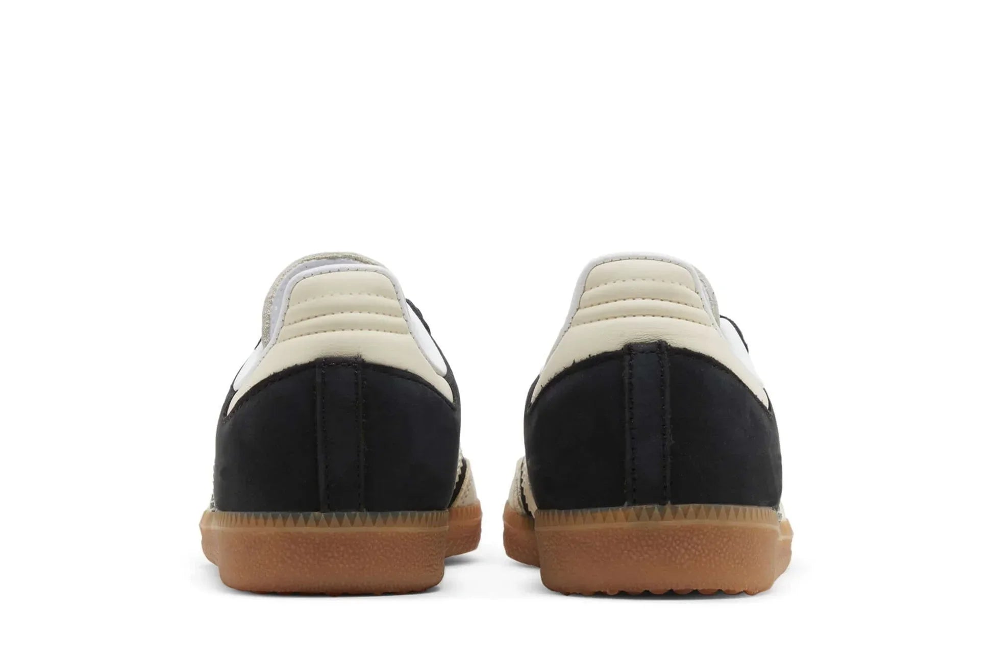 Tênis Adidas Samba OG Core Black Wonder White Preto detalhe do solado
