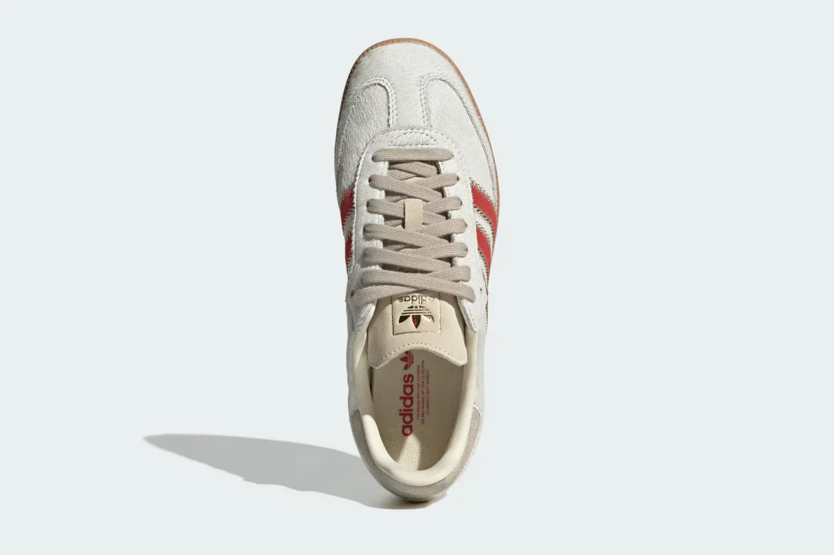 Tênis Adidas Samba OG Pony Hair Wonder Beige Better Scarlet vista traseira