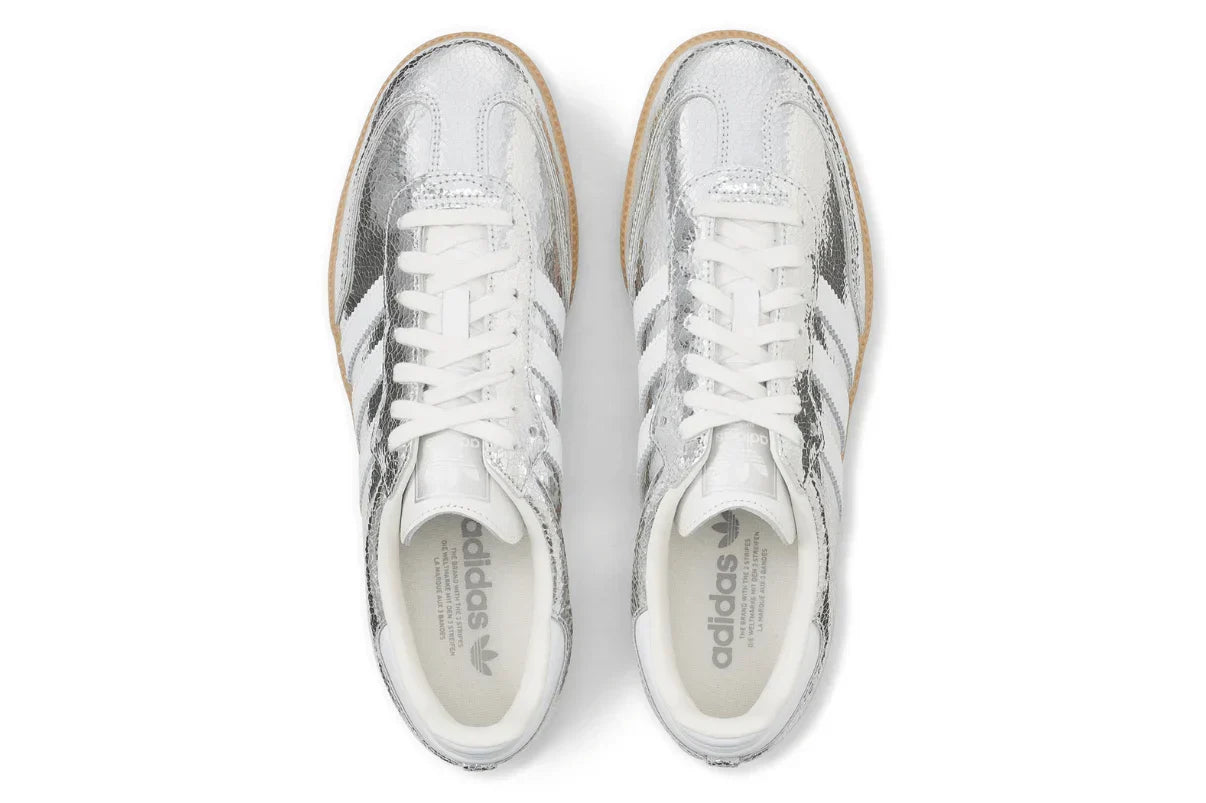 Tênis Adidas Samba OG Silver Metallic Cracked Leather Prateado detalhe do solado