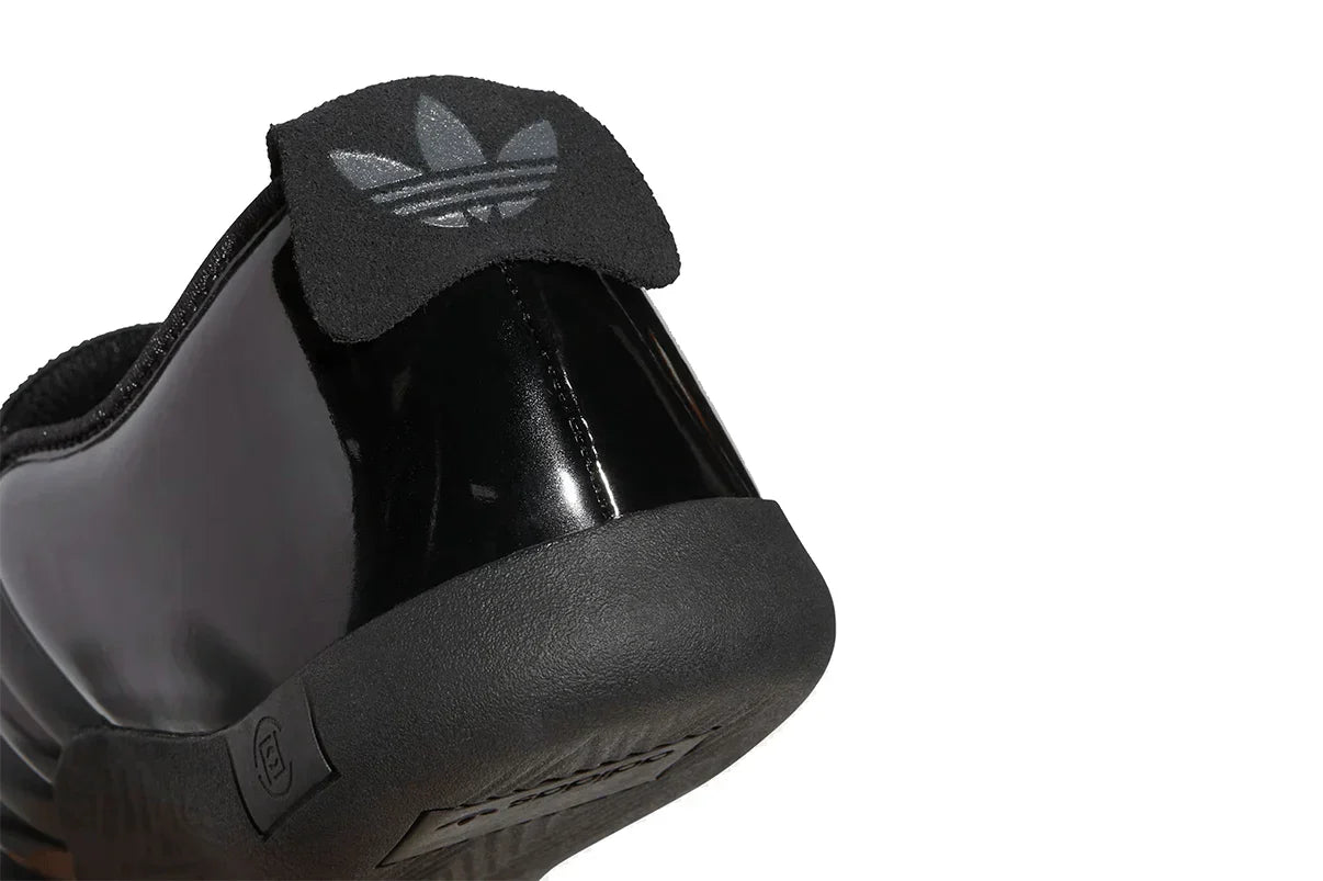 Tênis Adidas Taekwondo Caroline Hu x CLOT Black Preto detalhe frontal