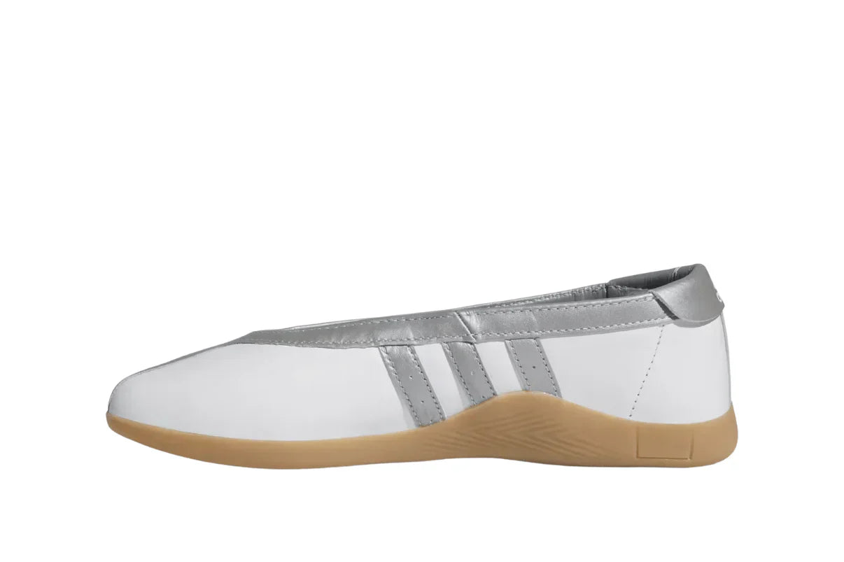 Tênis Adidas Taekwondo Mei Ballet Branco e Prata detalhe do solado
