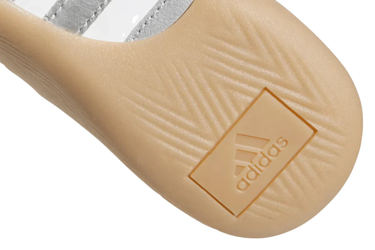 Tênis Adidas Taekwondo Mei Ballet Branco e Prata detalhe do material