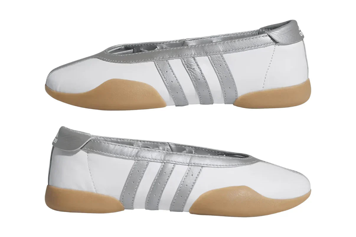 Tênis Adidas Taekwondo Mei Ballet Branco e Prata detalhe do acabamento