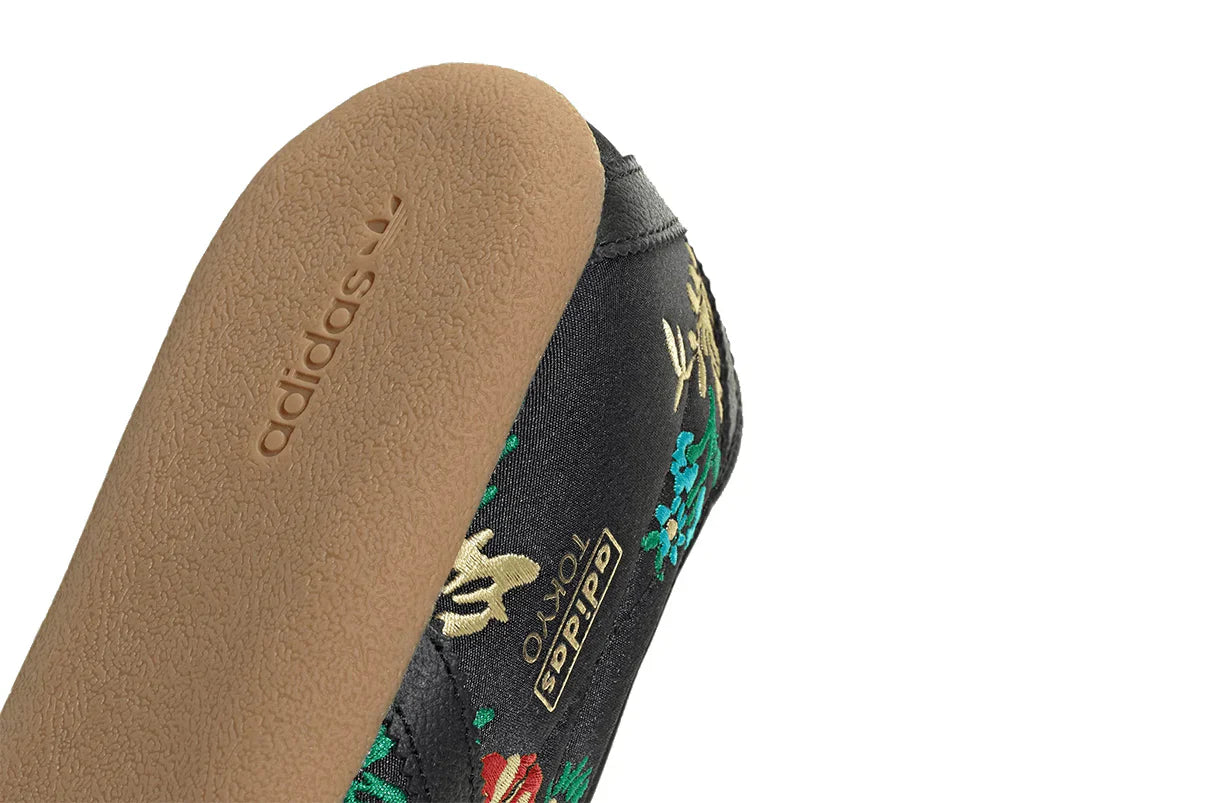 Tênis Adidas Tokyo Black Floral Embroidery Preto vista traseira