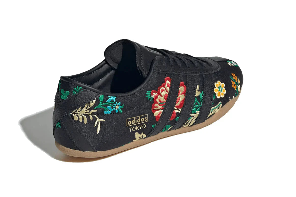Tênis Adidas Tokyo Black Floral Embroidery Preto detalhe lateral
