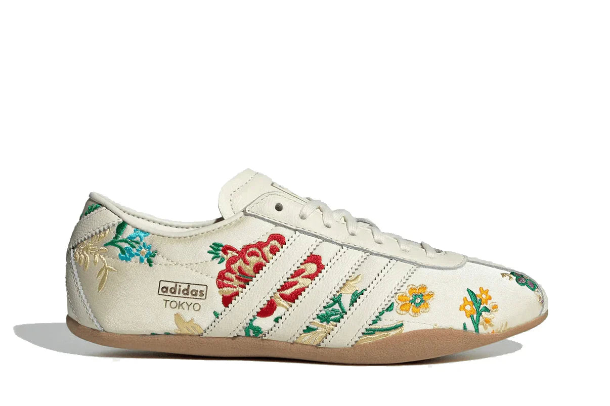 Tênis Adidas Tokyo Crew White Floral Embroidery Branco vista lateral