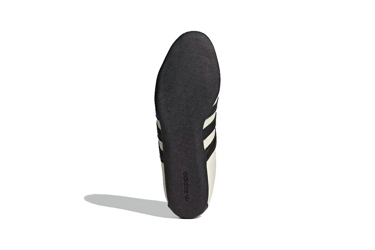 Tênis Adidas Tokyo Off White Core Black Branco vista traseira