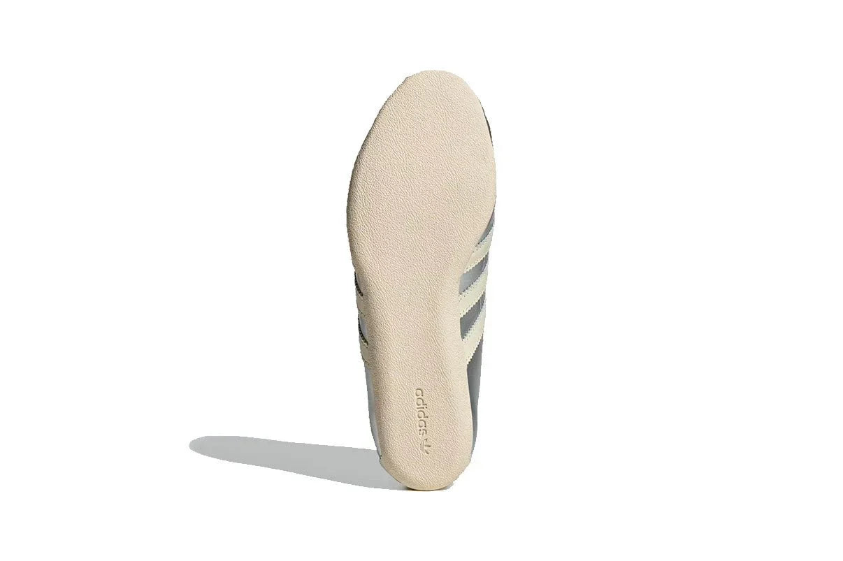 Tênis Adidas Tokyo Silver Metallic Prata detalhe frontal