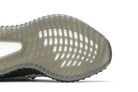 Tênis Adidas Yeezy Boost 350 V2 Ash Stone Cinza detalhe frontal