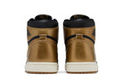 Tênis Air Jordan 1 High Og Black Metallic Gold Preto vista traseira