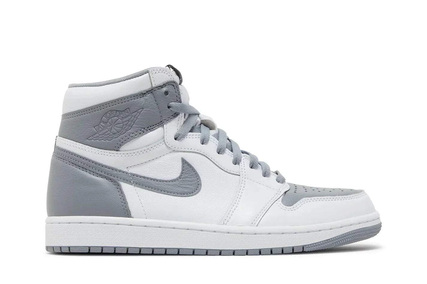 Tênis Air Jordan 1 High OG Stealth Cinza vista lateral