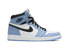 Tênis Air Jordan 1 High University Blue (UNC) Azul vista lateral