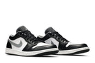 Tênis Air Jordan 1 Low Black Medium Grey Cinza detalhe do solado