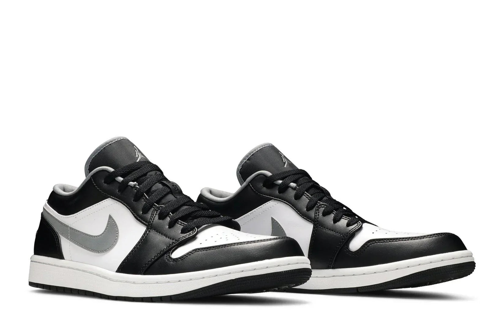 Tênis Air Jordan 1 Low Black Medium Grey Cinza detalhe do solado