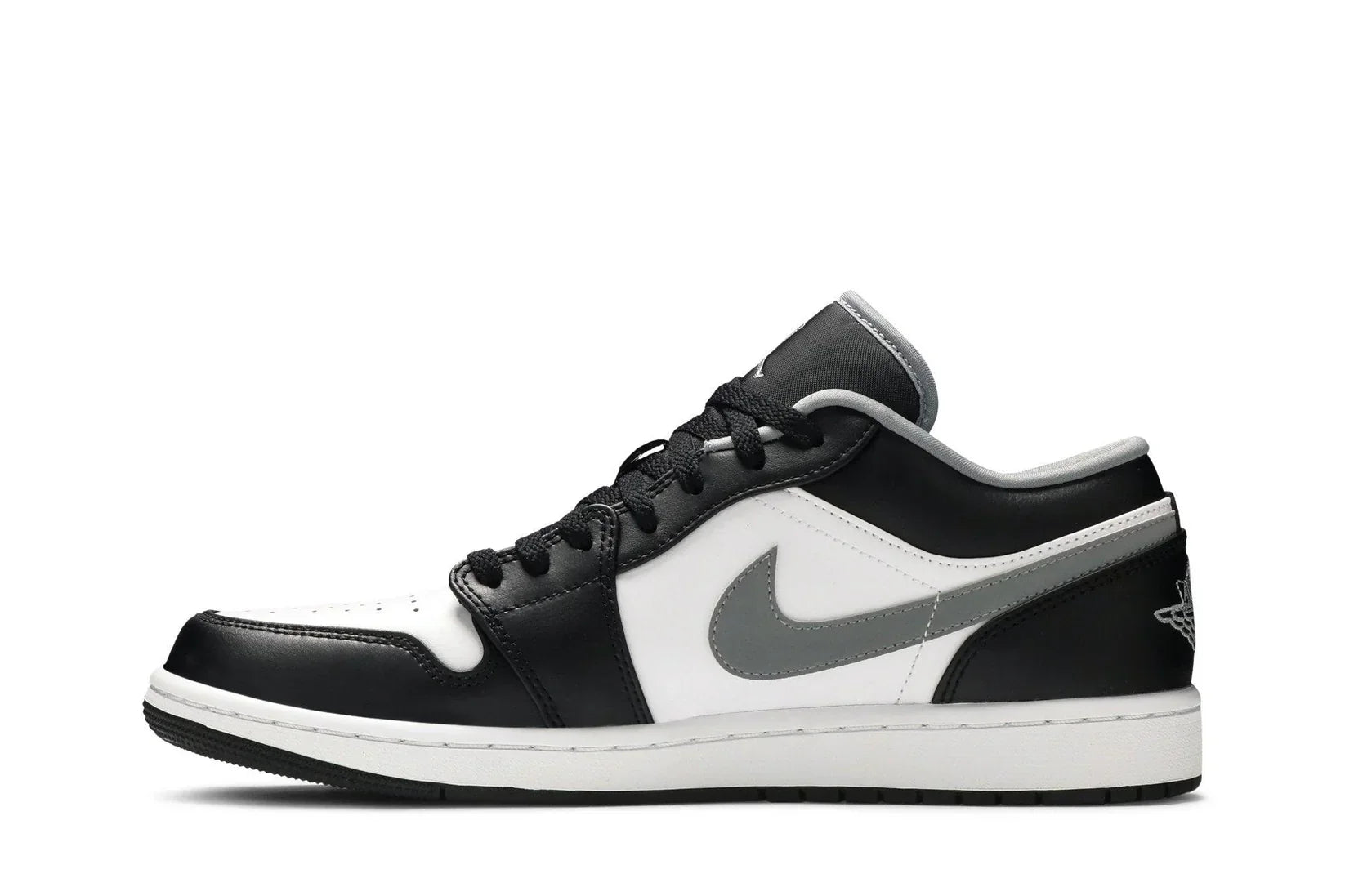Tênis Air Jordan 1 Low Black Medium Grey Cinza vista traseira