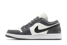 Tênis Air Jordan 1 Low Dark Grey Cinza detalhe do solado