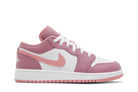 Tênis Air Jordan 1 Low GS Desert Berry Rosa vista lateral