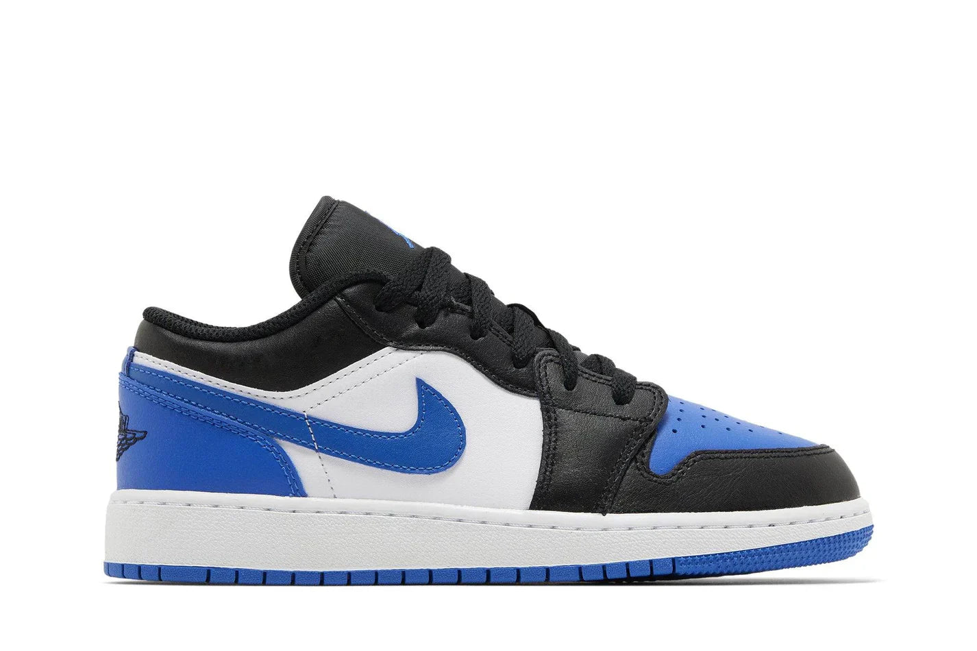 Tênis Air Jordan 1 Low Alternate Royal Toe Azul vista lateral