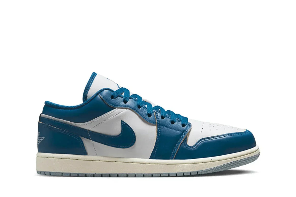 Tênis Air Jordan 1 Low Industrial Blue Azul vista lateral