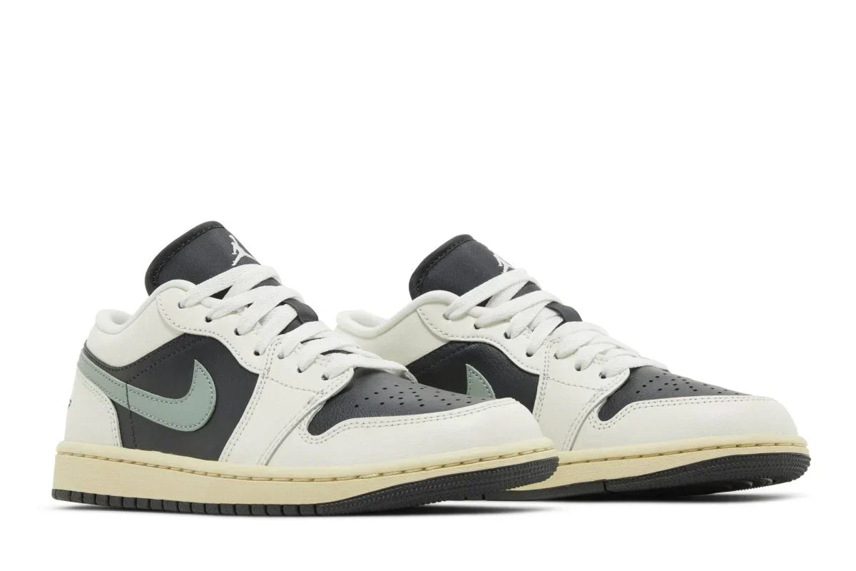 Tênis Air Jordan 1 Low Jade Smoke Multicolor detalhe do solado