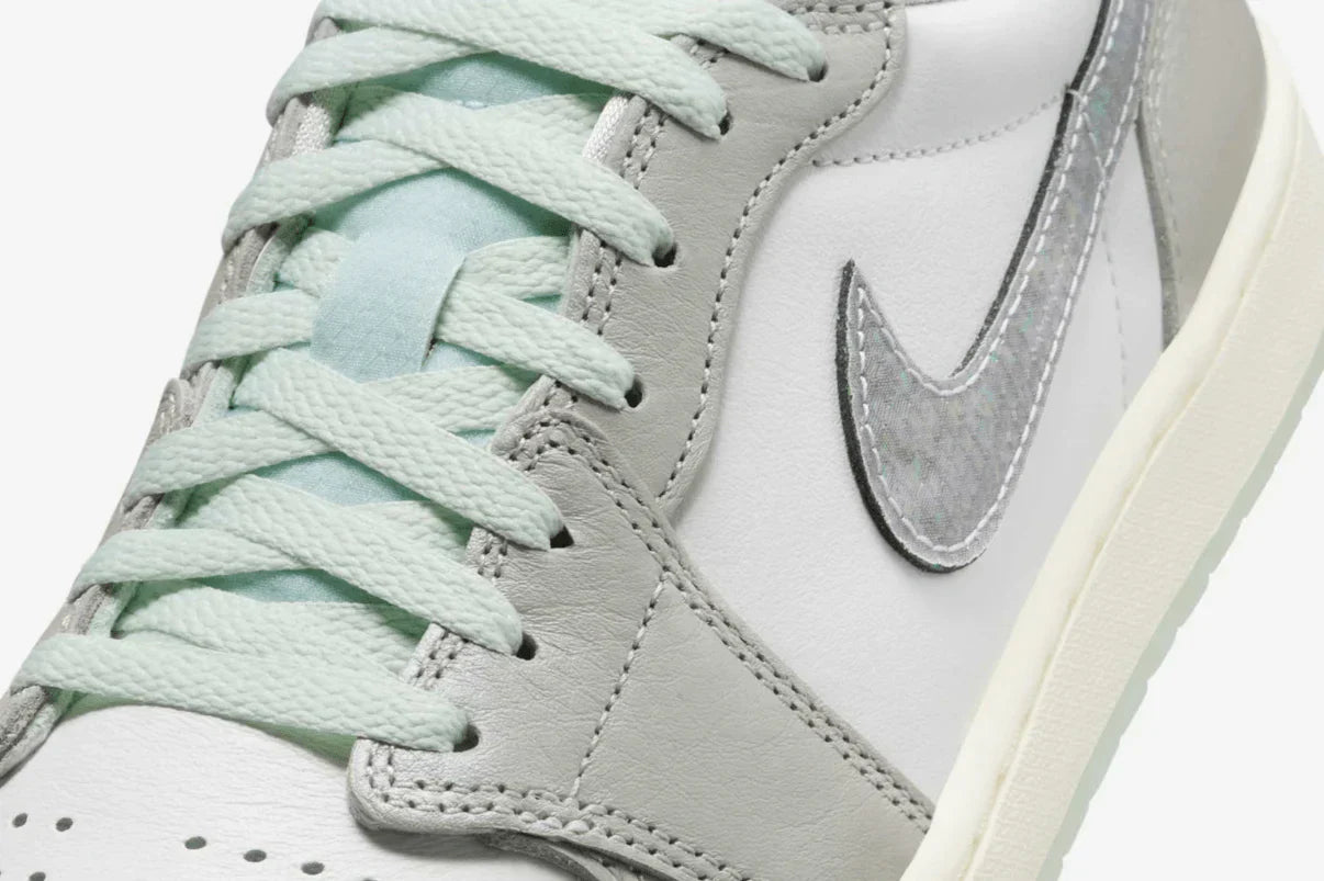 Tênis Air Jordan 1 Low Lunar New Year Photon Dust Cinza detalhe interno