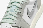 Tênis Air Jordan 1 Low Lunar New Year Photon Dust Cinza detalhe interno
