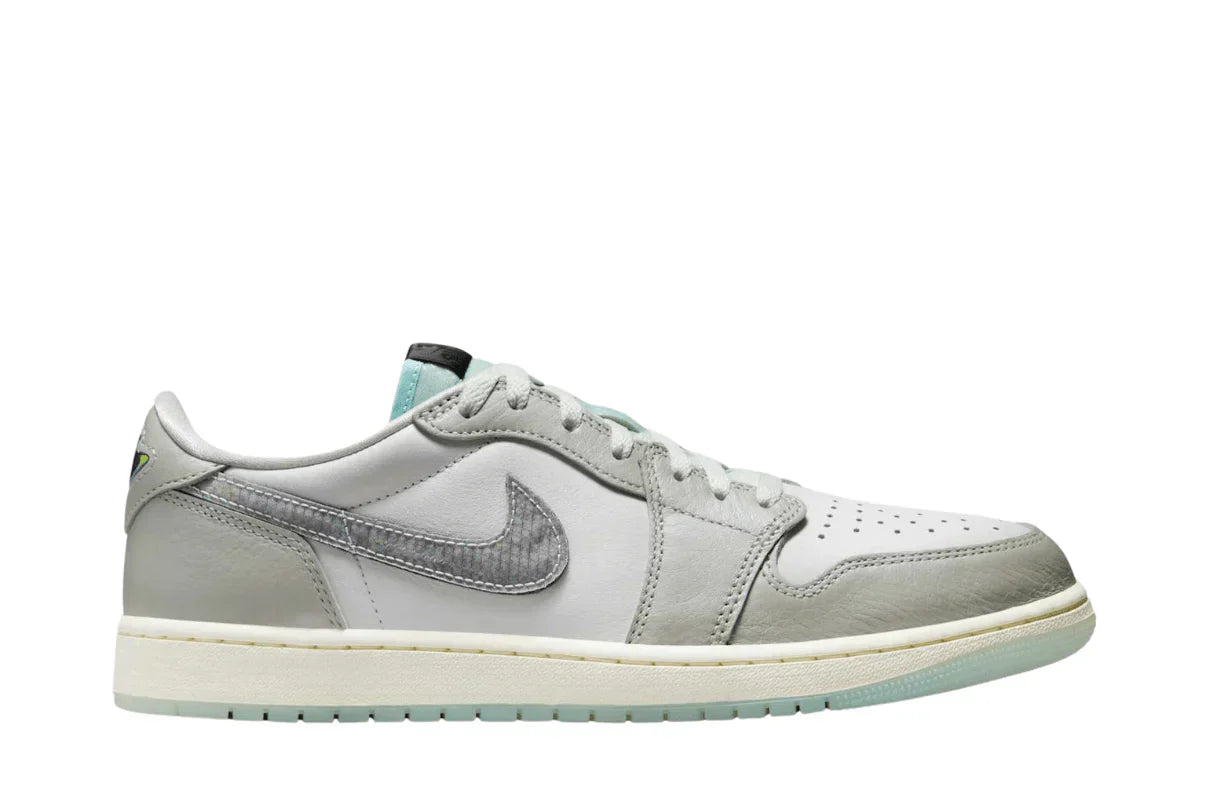 Tênis Air Jordan 1 Low Lunar New Year Photon Dust Cinza vista lateral