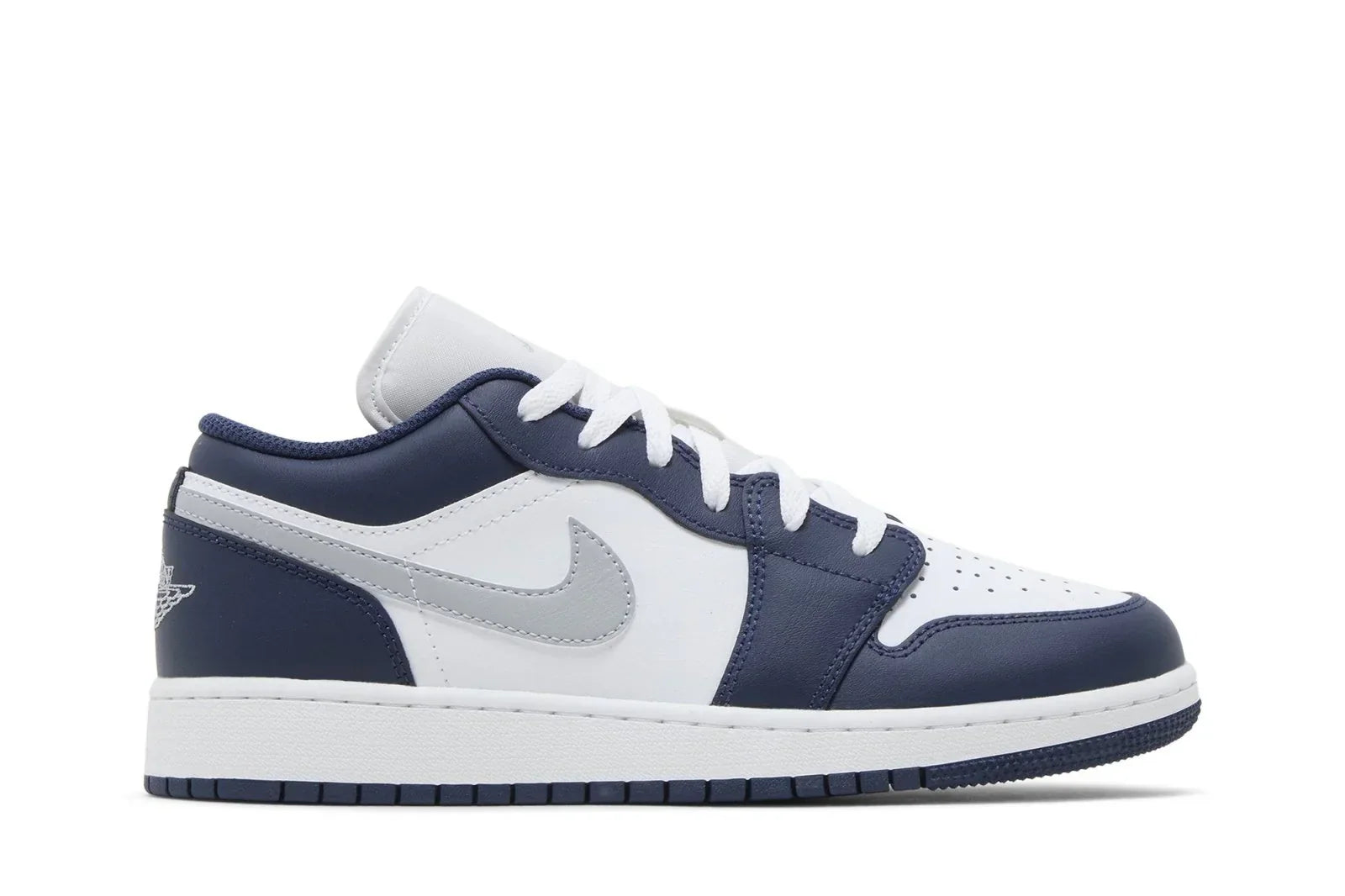 Tênis Air Jordan 1 Low Midnight Navy Wolf Grey Azul Marinho vista lateral