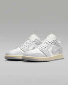 Tênis Air Jordan 1 Low Neutral Grey Coconut Milk Cinza vista traseira